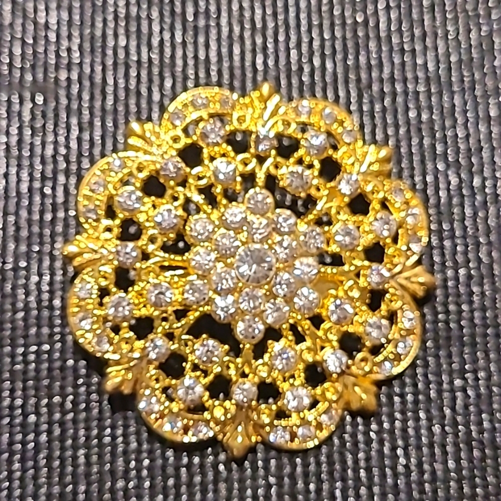 Stunning Gold/Rhinestone Brooch